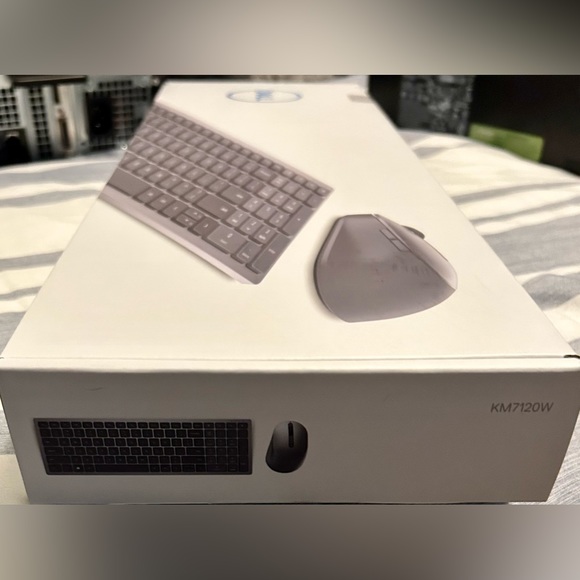 Brand new, unopened wireless Dell KM7120W keyboard & mouse combo - Picture 4 of 6